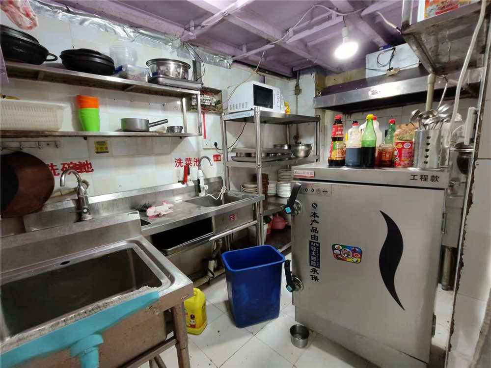 花果园B北区40平餐饮店出租，精装修带设备